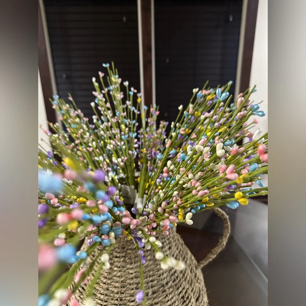🌸New rattan banquet with Multicolor Floral Accents